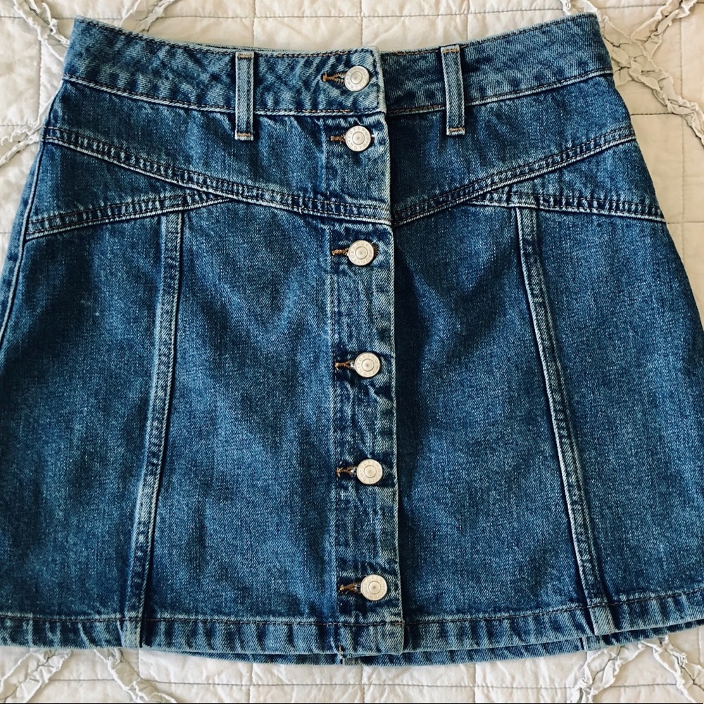 Button up TOPSHOP jean skirt!
